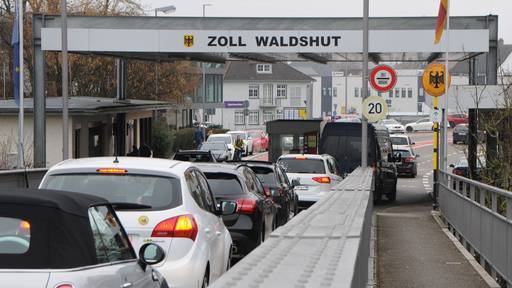 Stau am Grenzübergang in den Aargau: Entlastung wohl erst 2032 