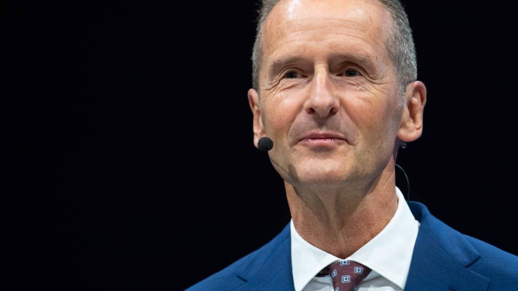 Früher VW-Boss, jetzt Landmaschinen-Pionier? Herbert Diess plant einen E-Traktor mit Wechsel-Akkus für Landwirte. Diese sollen schon bald auf den Markt kommen. (Archivbild)