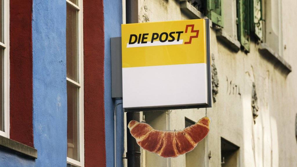 Eine Bäckerei, die auch ein Postbüro führt: Mit solchen Lösungen reagiert die Post auf die Digitalisierung der Gesellschaft, die sich unter anderem in rückläufigen Briefmengen äussert. (Symbolbild)