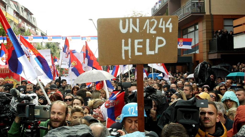 Der Streit zwischen Kosovo und Serbien über Autokennzeichen und Personalausweise führte 2022 beispielsweise in Nord-Mitrovica gar zu Strassenprotesten. (Archivbild)