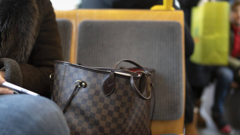 Teuer sind in Zürich im globalen Vergleich insbesondere Handtaschen, Wohneigentum, Velos, Gesundheitsleistungen, Augenlaserkorrekturen und Spa-Angebote. (Archivbild)