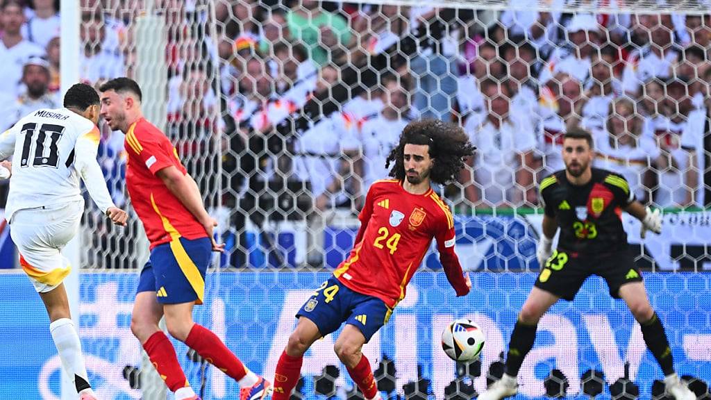 Deutschland hätte in dieser Szene im EM-Viertelfinal gegen Spanien einen Penalty zugesprochen erhalten sollen, wie die UEFA nun einräumt