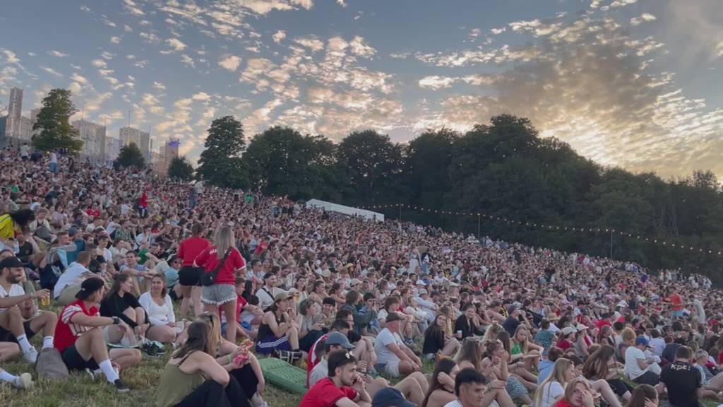 Public Viewing, Podcasts und Comedians am Gurtenfestival