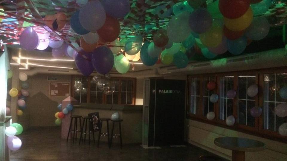 Kürzlich wurde im Palais Extra eine Luftballonparty gefeiert.