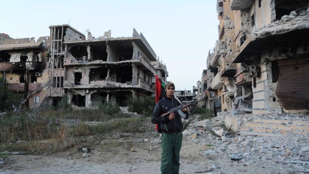 Ziviler Kämpfer im libyschen Bengasi: Die international anerkannte Regierung dementiert Angaben, wonach im Gebiet um Bengasi französische Soldaten zum Einsatz kommen. Die Regierung habe nie eine solche Zulassung erteilt. (Archivbild)