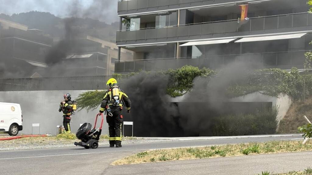Zwei Wohnhäuser wegen Autobrandes in Tiefgarage in Seewen evakuiert