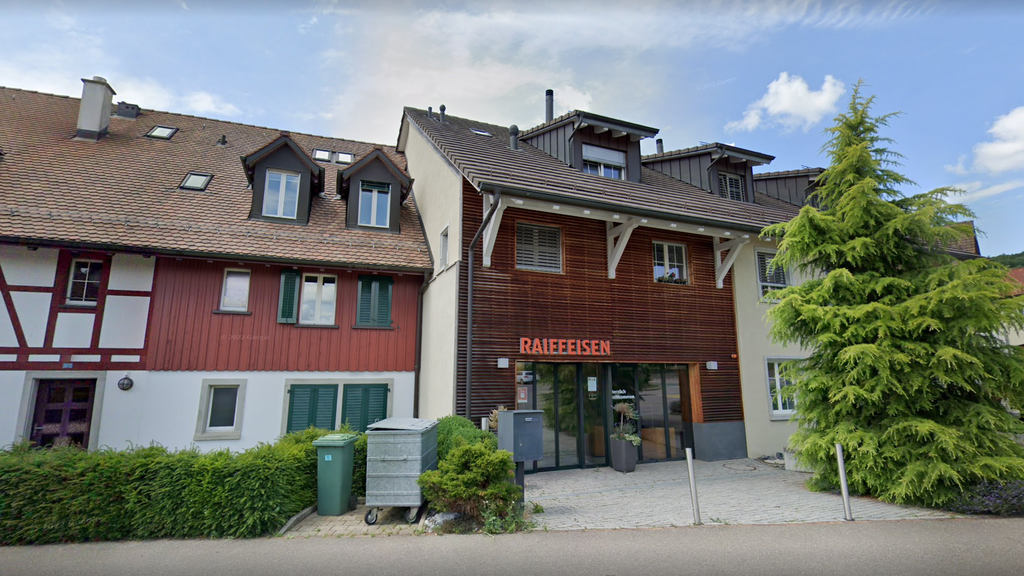 Zwei bewaffnete Männer überfallen Bank in Schöfflisdorf