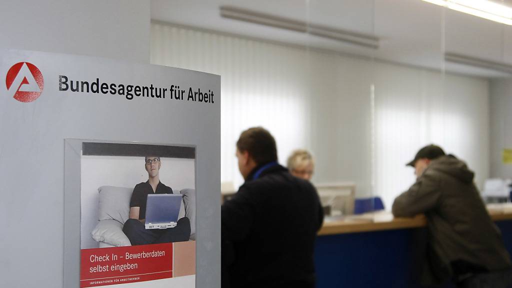 In Deutschland ist die Zahl der Arbeitslosen im August angestiegen. Allerdings erhöhte sich die Arbeitslosigkeit verglichen mit Juli in etwa so wie das jeweils vor den Sommerferien üblich ist.(Archivbild)
