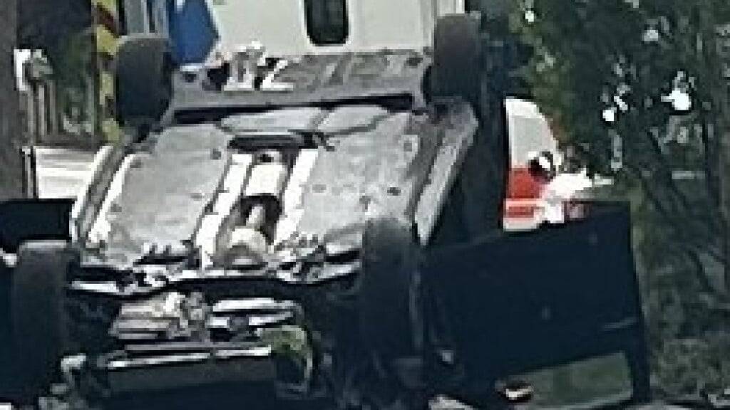 Beim spektakulären Selbstunfall in Amriswil TG hat sich der Autolenker verletzt.