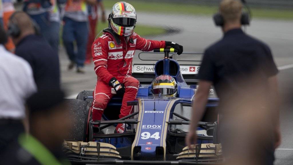 Sebastian Vettel durfte nach seinem Crash bei Sauber-Pilot Pascal Wehrlein mitfahren.