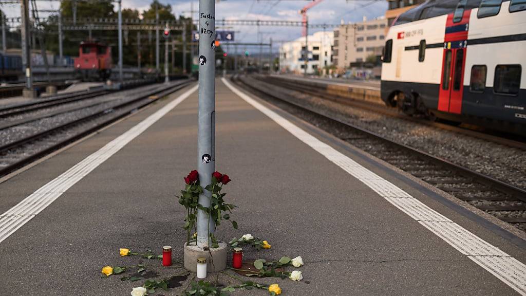 Bei dem Polizeieinsatz vom 30. August 2021 am Bahnhof Morges VD wurde ein 37-jähriger Mann aus dem Kanton Zürich tödlich verletzt. Der Fall führte schweizweit zu Protesten und Demonstrationen gegen Polizeigewalt gegenüber Schwarzen. (Archivbild)
