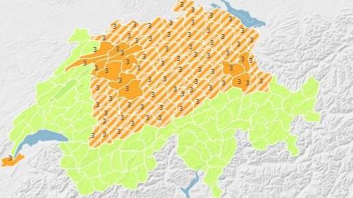Auf der gesamten Alpennordseite ist am Montagabend mit Gewittern zu rechnen.
