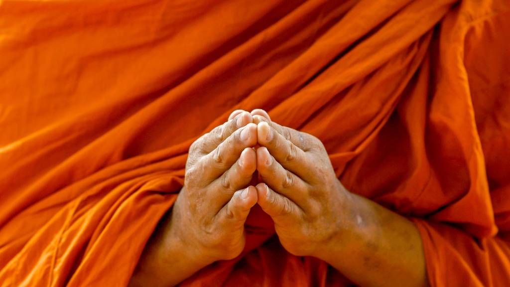 Mönche aus Thai-Tempel müssen zum Drogenentzug antanzen