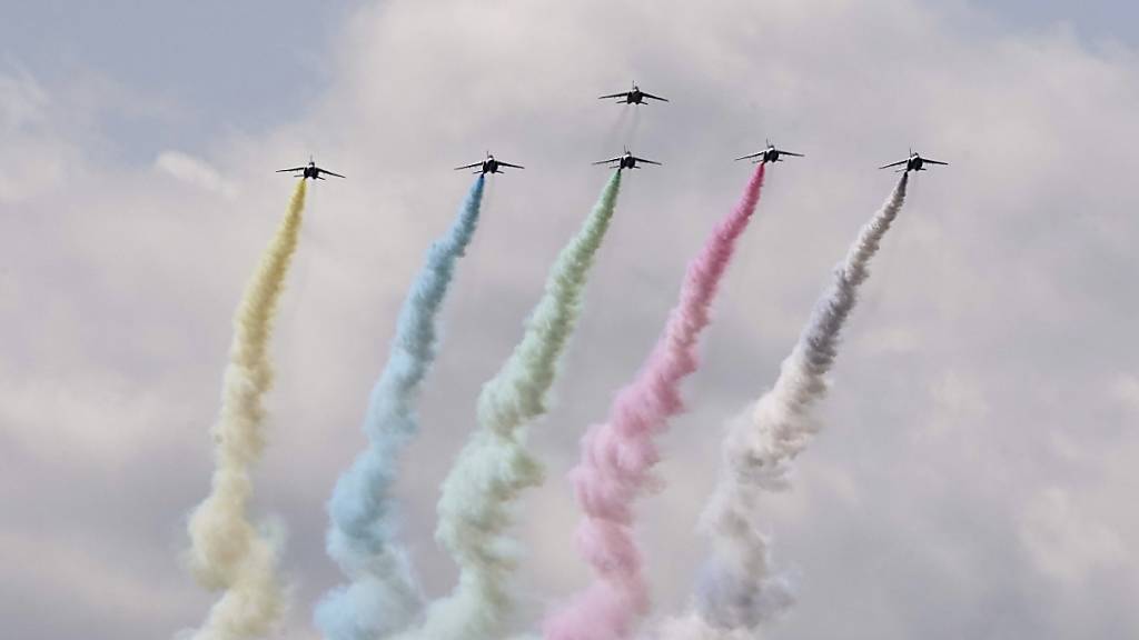 Japans Luftwaffe malt die Farben der olympischen Ringe in den Himmel. Ob dieses Symbol für das Jahr 2020 gilt, bleibt fraglich.