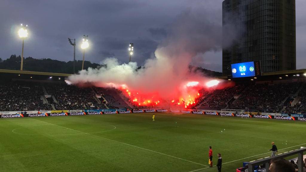 Pyros von Fans des FC St.Gallen im Auswärtsspiel gegen Luzern am 20.05.2023