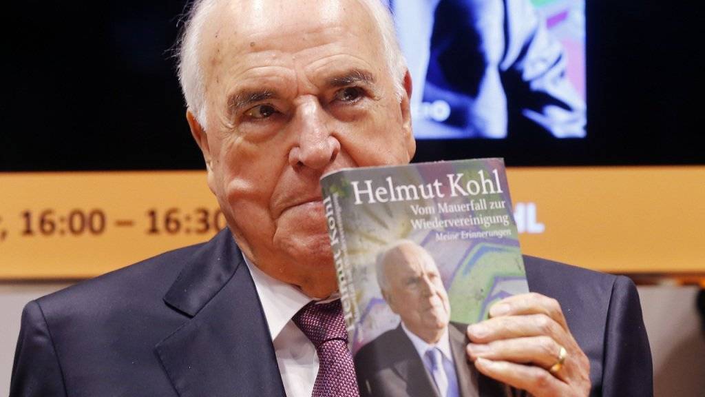 Der frühere deutsche Bundeskanzler Helmut Kohl bei der Präsentation seines Buches im Oktober 2014. (Archivbild)