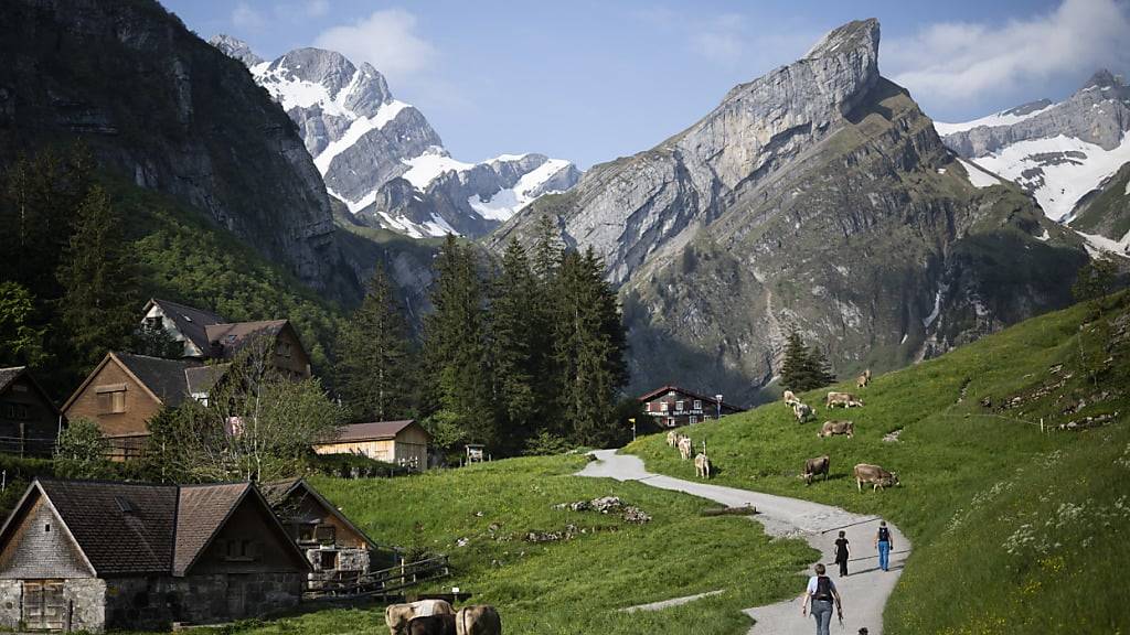 Mit der zunehmenden Alterung der Bevölkerung bei gleichzeitiger Abwanderung der jungen Bevölkerung aus Rand- und Bergregionen erhöht sich aus Sicht der SP der Druck auf bereits finanzschwache Kantone. (Archivbild vom Alpstein)