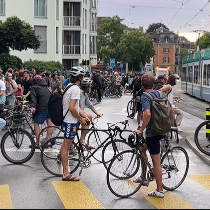 Jubiläums-Demo: Das wünschen sich Velofahrerinnen in Zürich