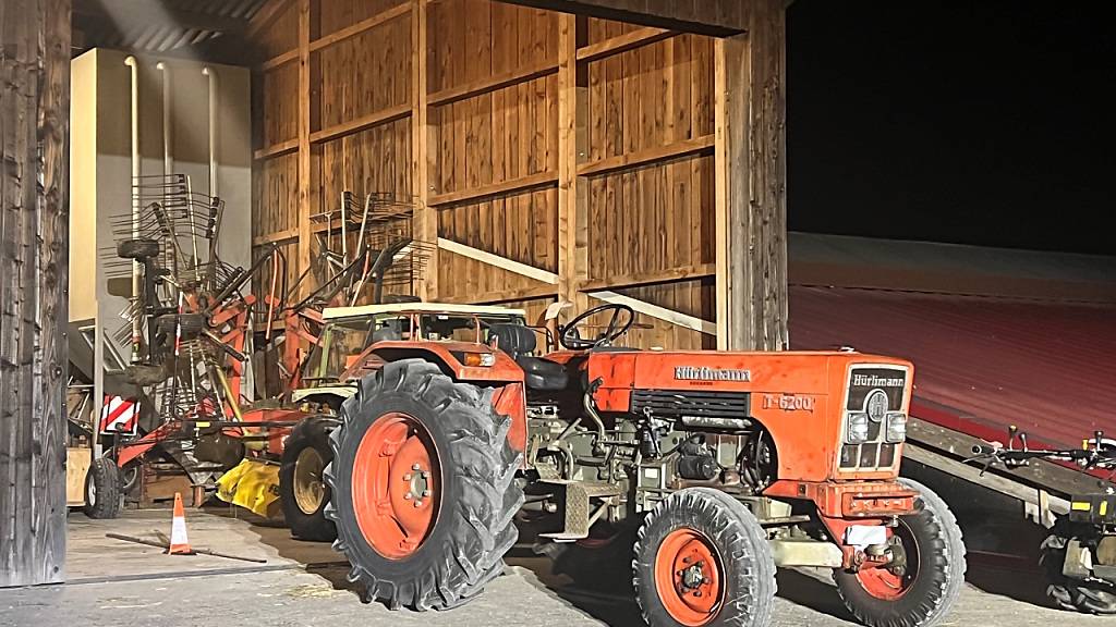 Hat sich selbständig gemacht und einen Bauern überrollt: Traktor in Dietschwil-Kirchberg im Kanton St. Gallen.