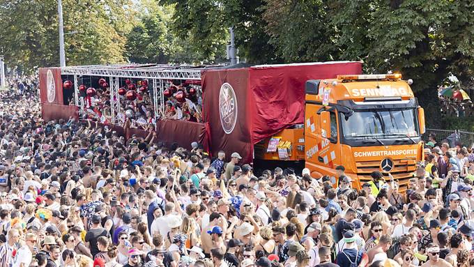 Hunderttausende Technofans pilgern zur 31. Street Parade