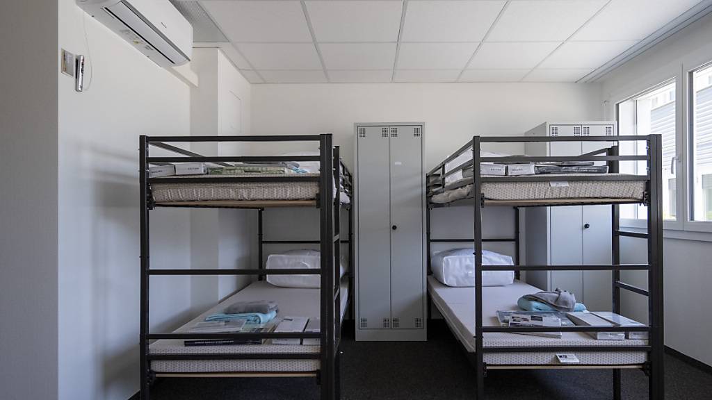 Die Kantone helfen dem Bund bei der Suche nach Plätzen zur Einquartierung von Flüchtlingen. (Archivbild)