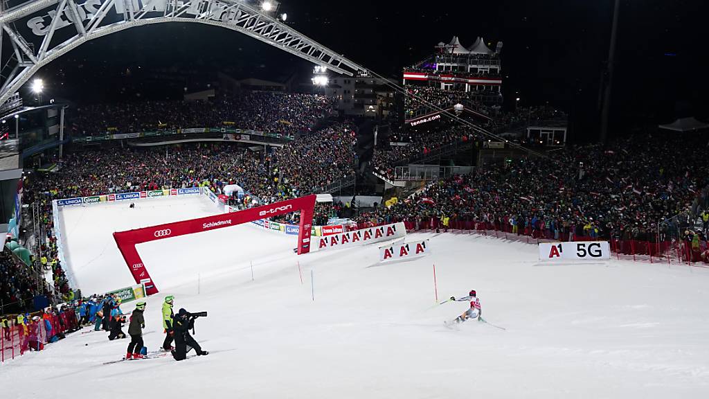 Der Nachtslalom in Schladming ist legendär.  Kommenden Winter könnten dort wegen der Coronavirus-Krise auch ein Slalom von einem anderen Veranstalter ausgetragen werden.