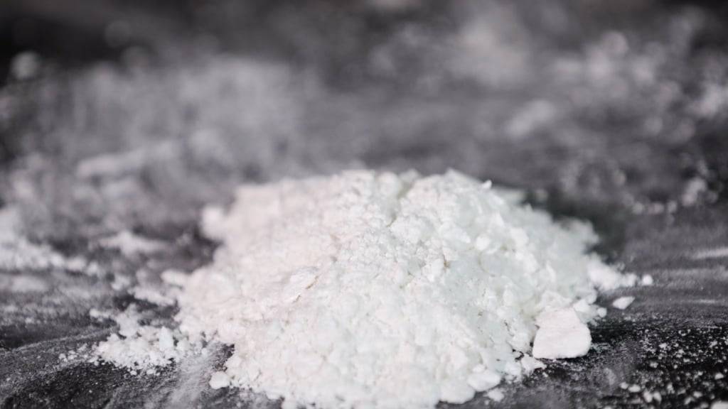 Die Zürcher Staatsanwaltschaft wirft einem 49-jährigen Deutschen und zwei Mitbeschuldigten vor, mit mehr als 14 Kilogramm Kokain und weiteren Drogen gehandelt zu haben. (Symbolbild)
