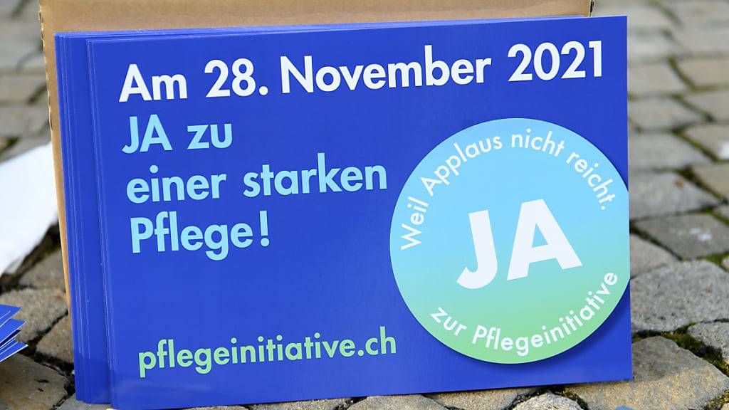 Nach dem Ja des Schweizer Volks zur Pflegeinitiative geht es jetzt an die Umsetzung: Das Aargauer Parlament bewilligte mehr als 65 Millionen Franken für die Ausbildungsoffensive im Pflegebereich. (Archivbild)