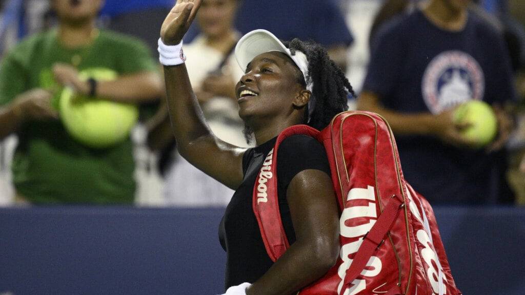 Venus Williams verlässt den Platz in Washington mit einem Lächeln