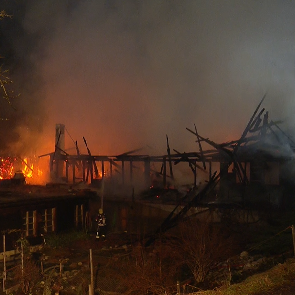 Grossbrand in altem Bauernhof in Wasen – fünf Personen verletzt