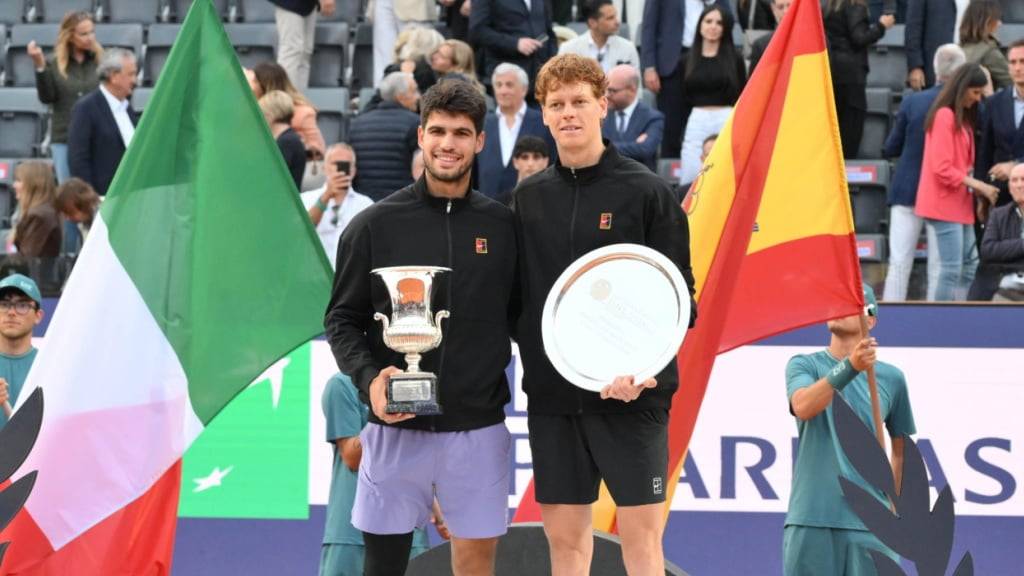 Die beiden klaren Favoriten auf den Finaleinzug: Carlos Alcaraz (li.) und Jannik Sinner nach dem Sieg des Spaniers in Rom