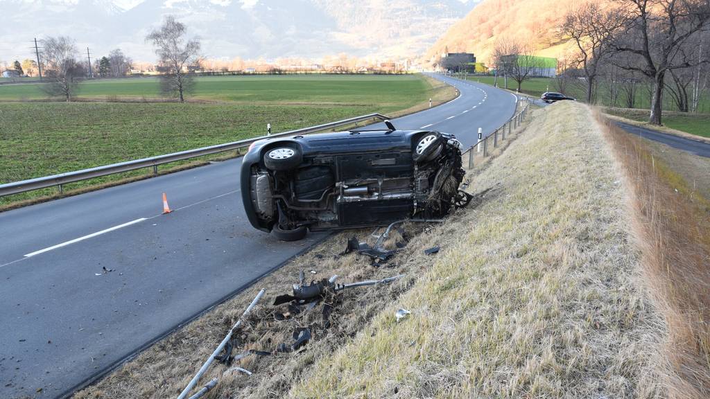Der 53-jährige Fahrer blieb beim Unfall unverletzt.