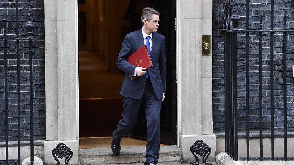 Der entlassene britische Verteidigungsminister Gavin Williamson beim Verlassen des Regierungssitzes Downing Street (Archivbild)