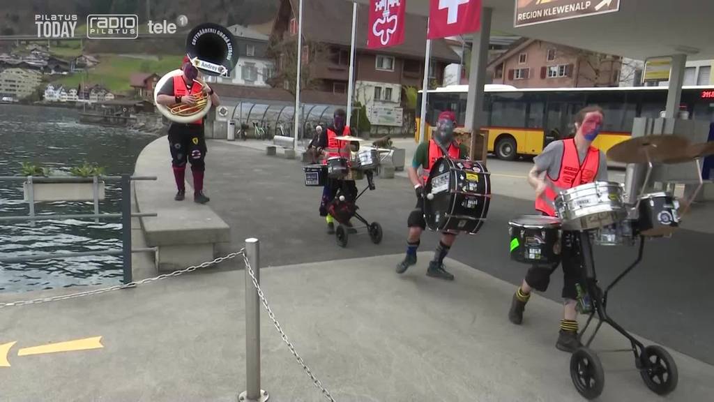 Drum for Record – Fasnächtler auf dem Weg nach Altdorf