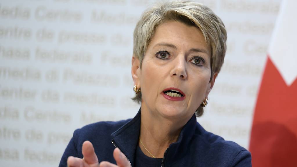 Die Schweizer Justizministerin Karin Keller-Sutter setzt sich für einheitliche europäische Regeln bei der Registrierung von Schutzsuchenden aus der Ukraine ein. (Archivbild)