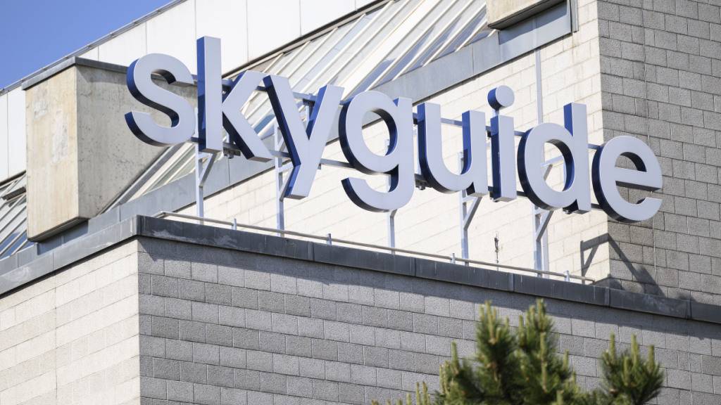Die Flugsicherung Skyguide prüft den Abbau von über 200 Stellen bis 2027 an den Standorten Genf und Dübendorf. (Archivbild)