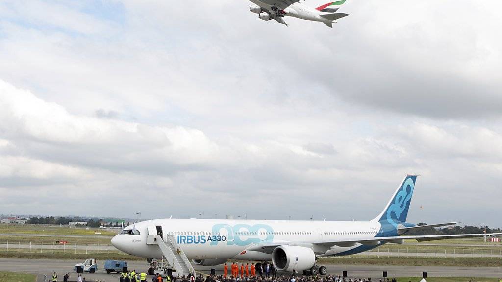 Verzögerungen bei der Auslieferung drücken bei Airbus auf den Gewinn. (Archiv)