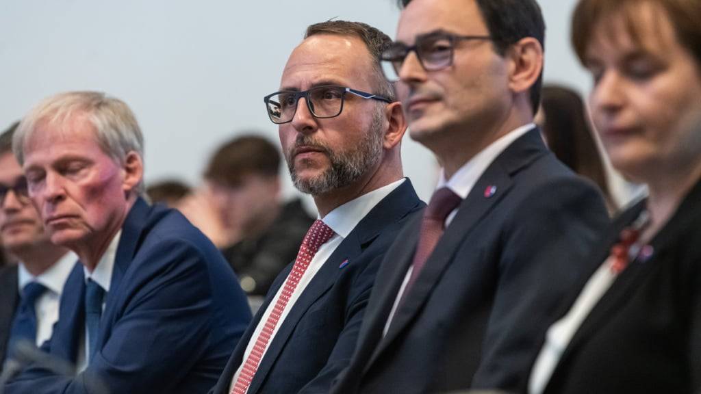 Stehen vor riesigen finanziellen Herausforderungen: Die Tessiner Regierungsmitglieder Christian Vitta (FDP), Claudio Zali (Lega), Norman Gobbi (Lega), Raffaele De Rosa (Mitte) und Marina Carobbio (SP) (von links). (Archivbild)