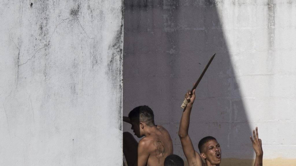 Immer wieder Gewalt in brasilianischen Gefängnissen: Nach einer Meuterei entkommen Insassen aus einer Haftanstalt in Bauru. (Archivbild)