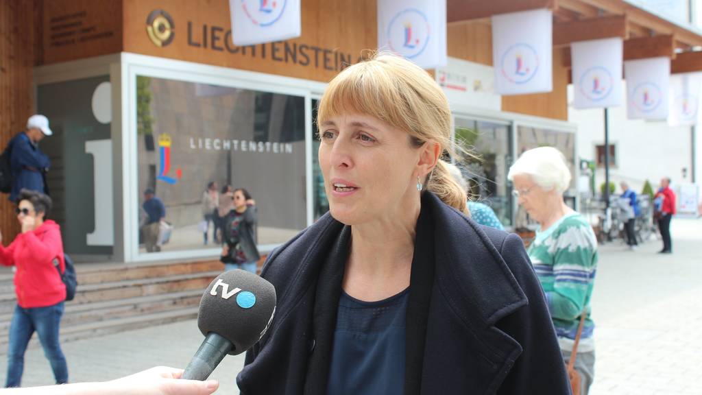 Michelle Kranz, Geschäftsführerin von Liechtenstein Marketing, freut sich über die Gäste. (Bild: FM1Today/Marc Hanimann)