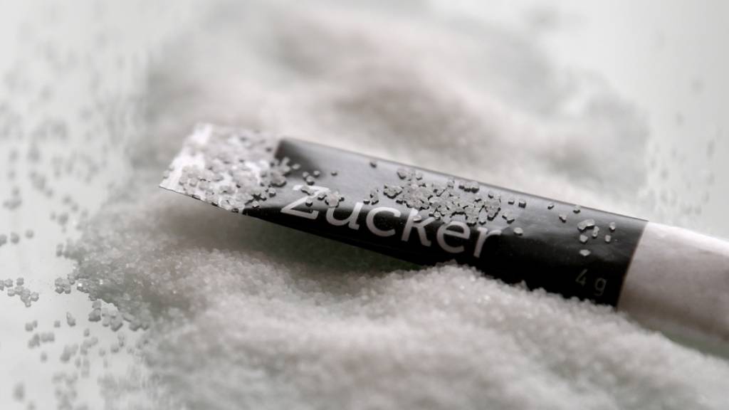 Schweizerinnen und Schweizer konsumieren mehr als 100 Gramm Zucker pro Tag. (Archivbild)