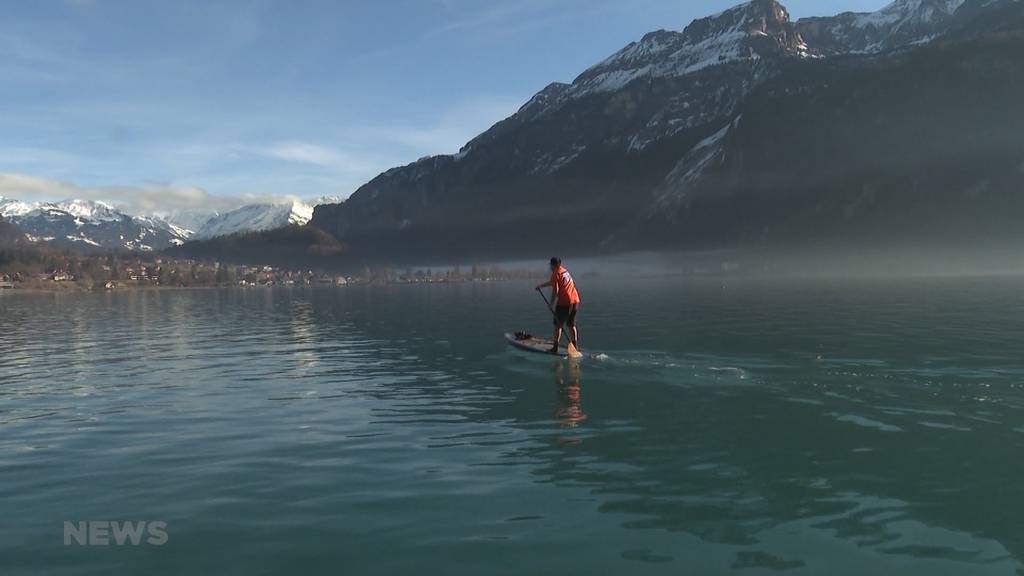 24 Stunden Stand-up paddeln: René Zobrist rudert für den guten Zweck über den Brienzersee