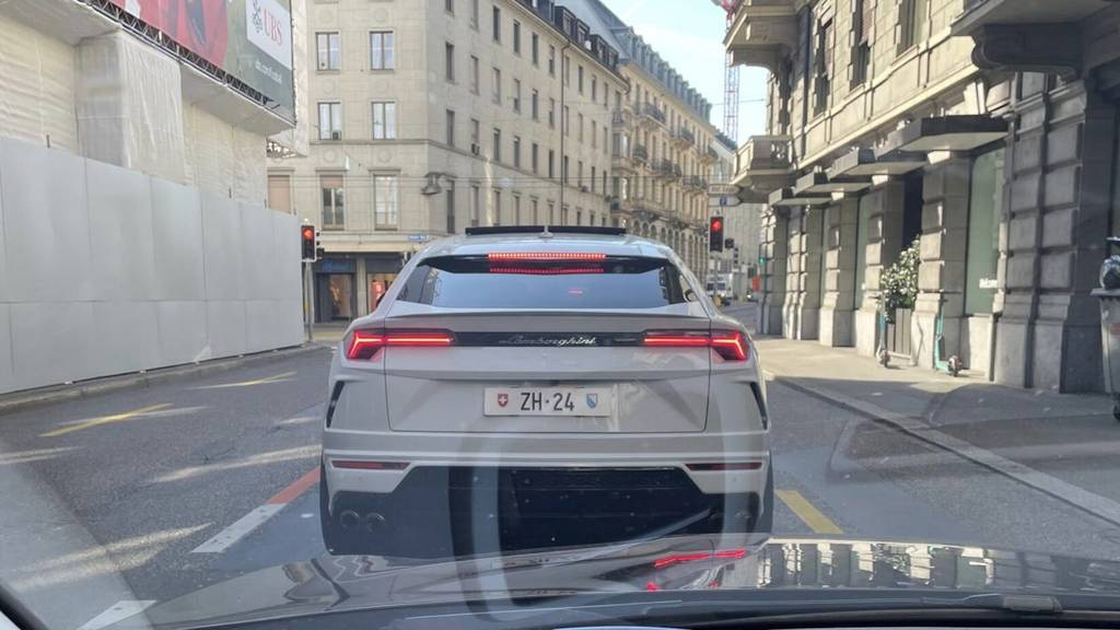 «ZH 24» cruist an Lamborghini durchs Zürcher Bankenviertel