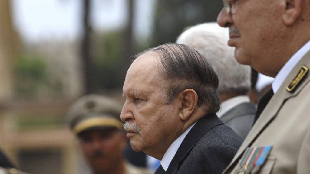 Inmitten einer Protestwelle gegen die Führung des Landes hat Algeriens altersschwacher Präsident Abdelaziz Bouteflika am Sonntag eine neue Regierung ernannt. (Archivbild)