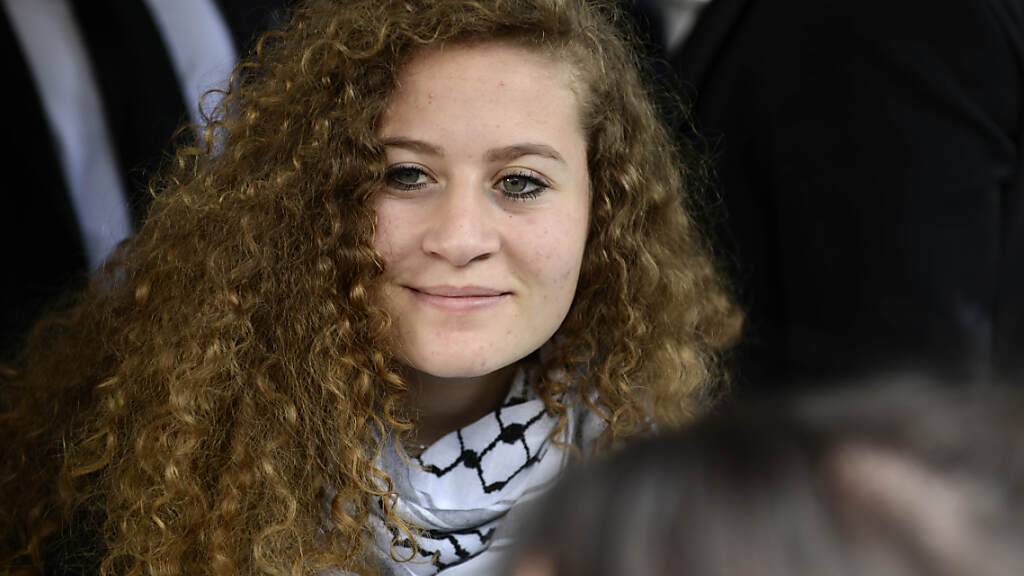 ARCHIV - Die palästinensische Aktivistin Ahed Tamimi nimmt an einer Demonstration zur Solidarität mit den palästinensischen Bürgern teil. Foto: Andres Pantoja/SOPA Images via ZUMA Wire/dpa