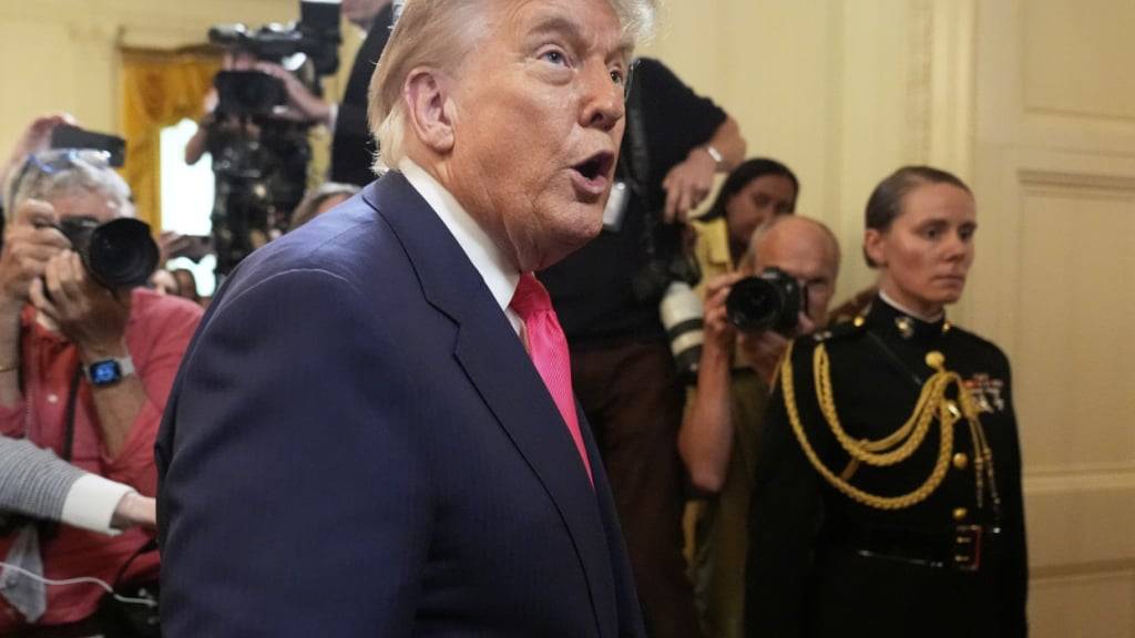 Der Handelskonflikt zwischen den beiden grössten Volkswirtschaften hält die Weltwirtschaft in Atem. Der US-Präsident erwähnt nun eine Unterzeichnung - viele Fragen bleiben aber offen. (Archivbild)