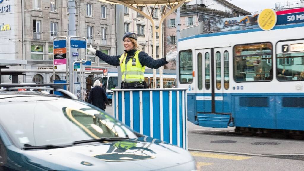 Die historische Verkehrskanzel am Zürcher Central verschwindet