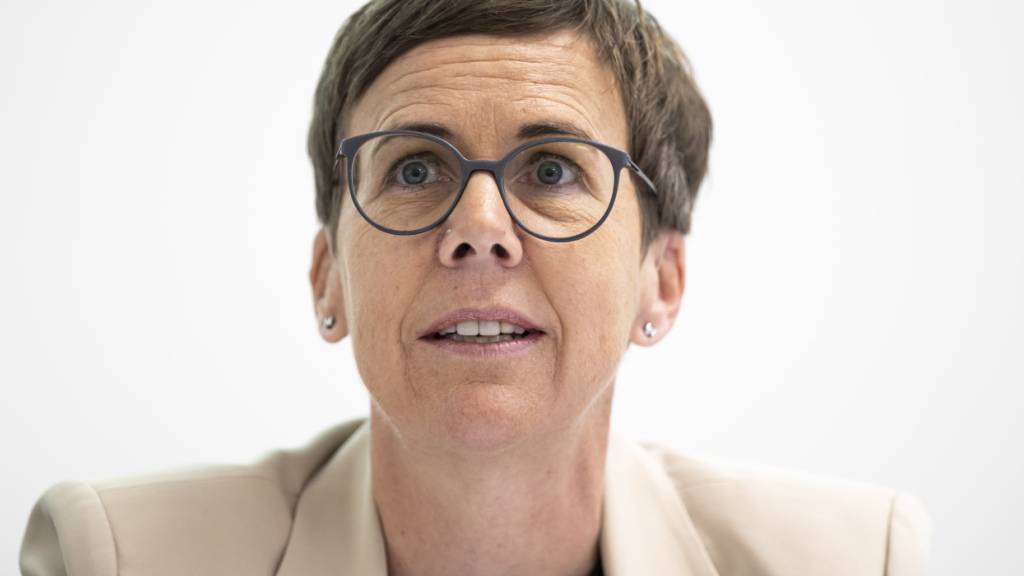 Die Obwaldner Finanzdirektorin Cornelia Kaufmann (Mitte) sieht sich mit stark steigenden Gesundheitskosten konfrontiert. (Archivaufnahme)