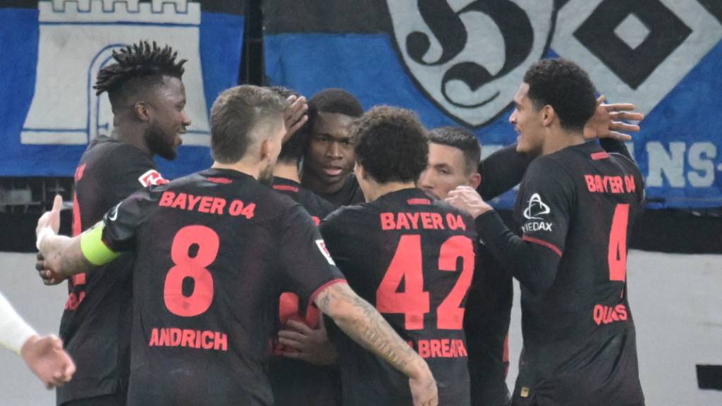 Christian Kofane (Mitte) schoss Leverkusen zum Sieg