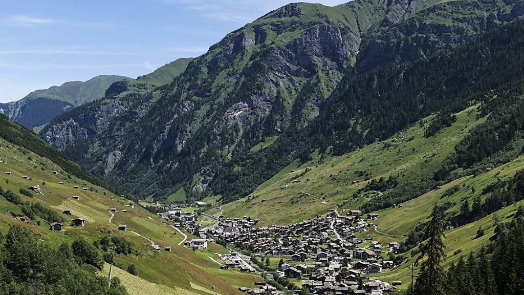Das Bündner Valsertal: Um die Förderung des Berggebietes zu konzentrieren, soll auf die Förderung einiger Täler verzichtet werden. Private Investoren könnten übernehmen. (Archivbild)
